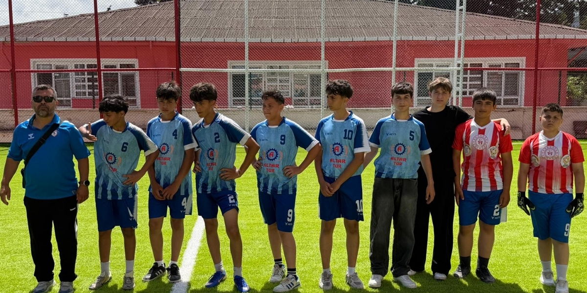 ortaokullar-arasi-futbol-turnuvasi-003.jpg
