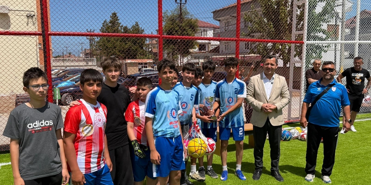 ortaokullar-arasi-futbol-turnuvasi-006.jpg
