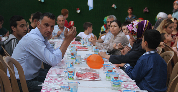 otizmli-aileler-iftar-1.jpg