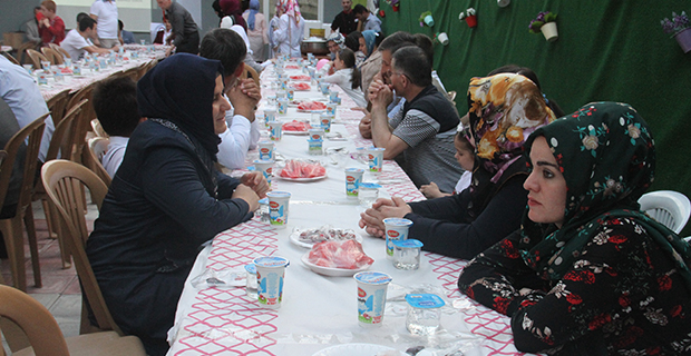 otizmli-aileler-iftar-2.jpg