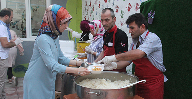 otizmli-aileler-iftar-5.jpg