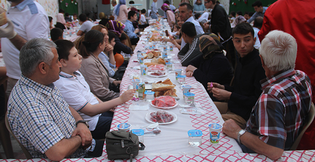 otizmli-aileler-iftar-6.jpg