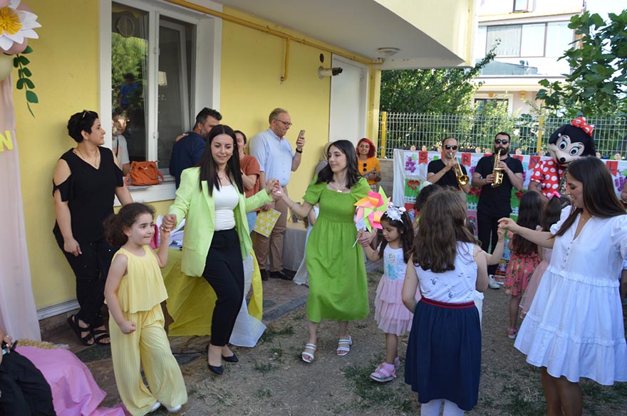 ozel-ilkim-gunduz-bakimevinden-muhtesem-karne-toreni.jpeg