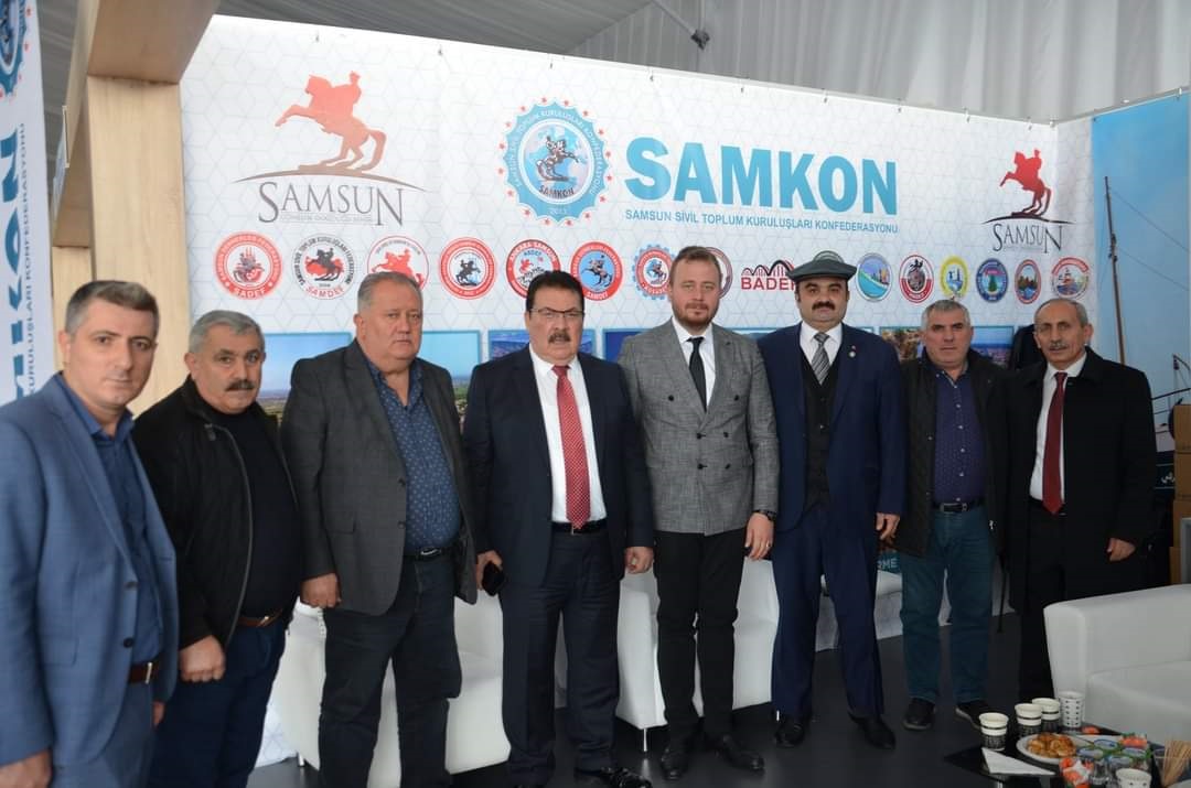 ozturan-samkon-standinda-samkon-genel-baskani-h-kaya-asci-ve-yonetimini-ziyaret-etti-001.jpeg