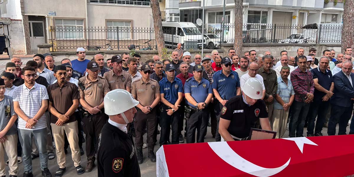 polis-emeklisi-ahmet-hozman-resmi-torenle-son-yolculuguna-ugurlandi-2.jpg