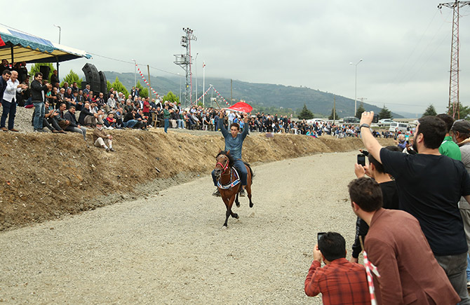 rahvan-atlar-canikte-yaristi3.jpg