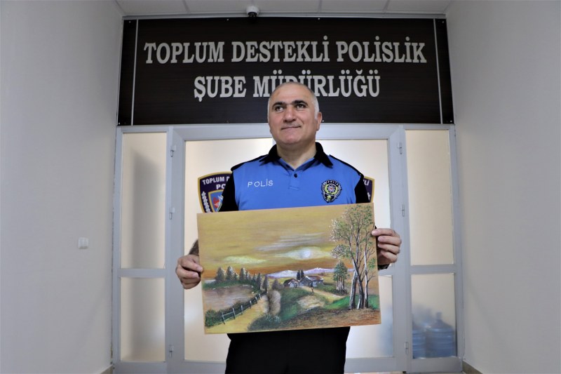 ressam-polis-20-sergi-acti-003.jpg