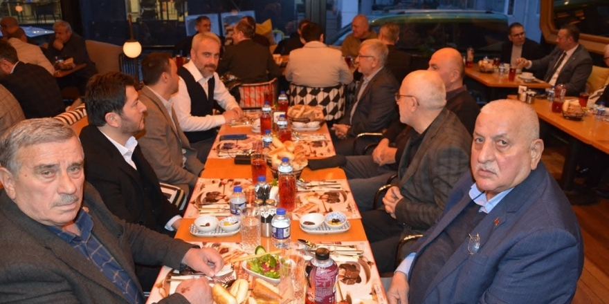 rizvan-aksoyun-duzenledigi-iftar-programi-002.jpg