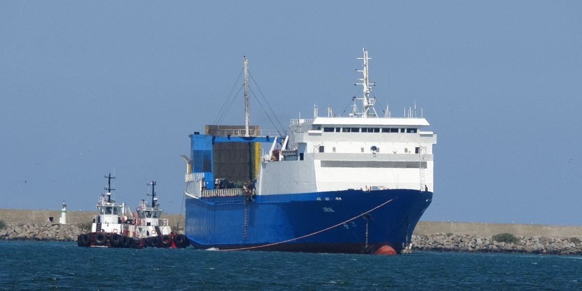 saldiriya-ugrayan-turk-gemisi-samsun-limaninda-002.jpg