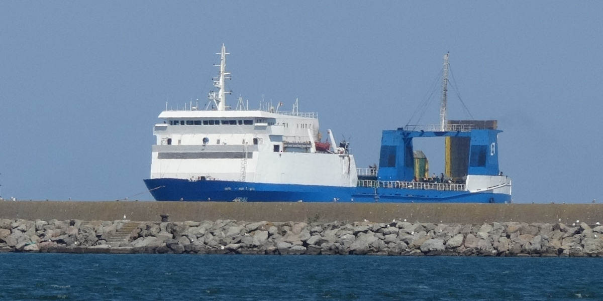 saldiriya-ugrayan-turk-gemisi-samsun-limaninda.jpg