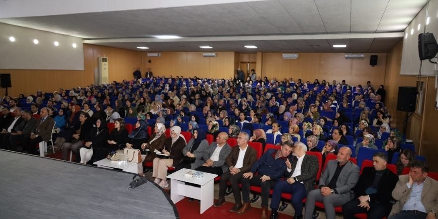 saliha-erdimden-bafrada-bagimlilikla-mucadele-semineri-2.jpg
