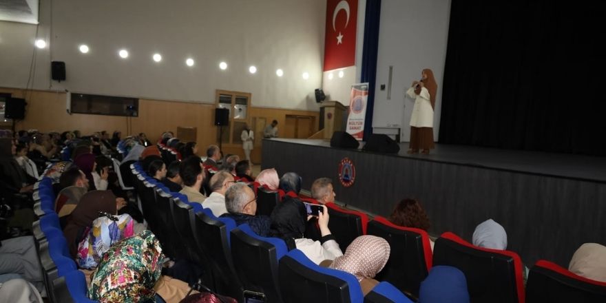saliha-erdimden-bafrada-bagimlilikla-mucadele-semineri-4.jpg