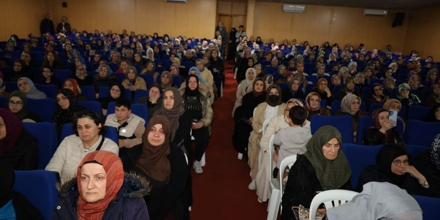 saliha-erdimden-bafrada-bagimlilikla-mucadele-semineri-6.jpg