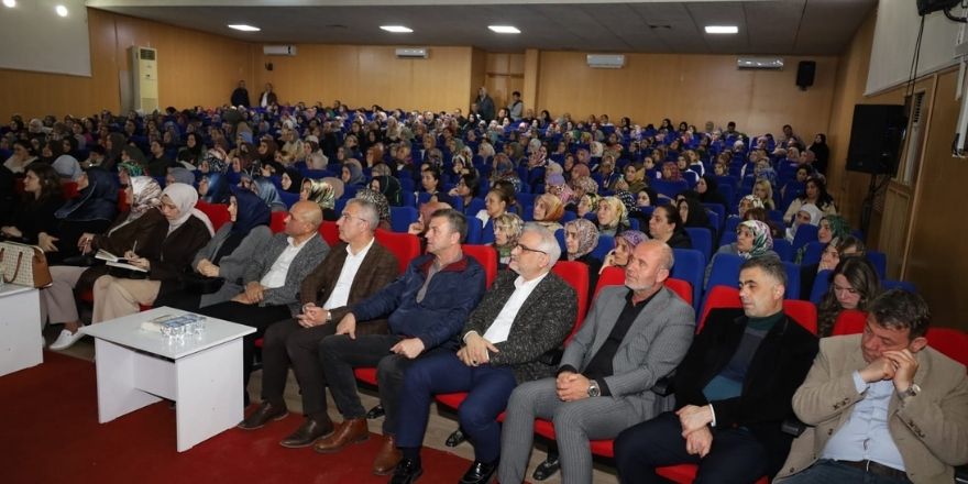 saliha-erdimden-bafrada-bagimlilikla-mucadele-semineri-7.jpg