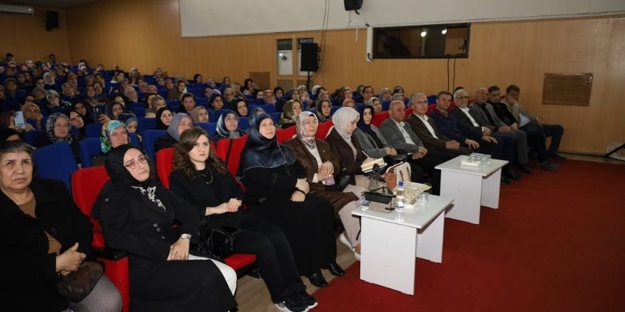 saliha-erdimden-bafrada-bagimlilikla-mucadele-semineri-8.jpg