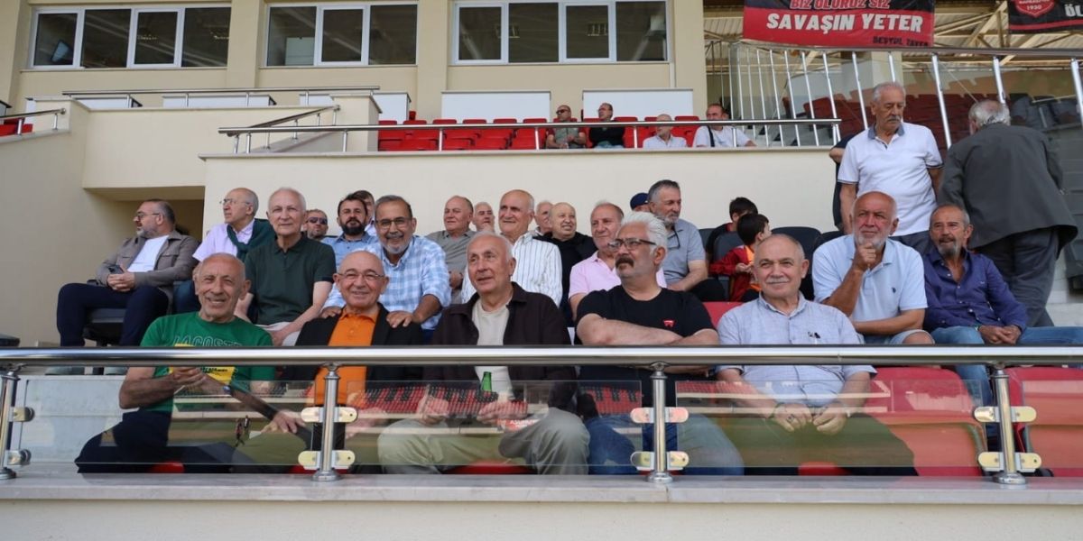 sampiyonlar-bafrada-bulustu-efsaneler-yillar-sonra-ayni-sahada-005.jpg