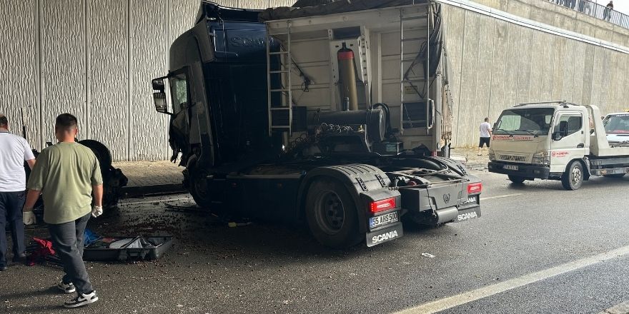 Samsun'a gelen tır kaza yaptı 3 ölü 4 yaralı