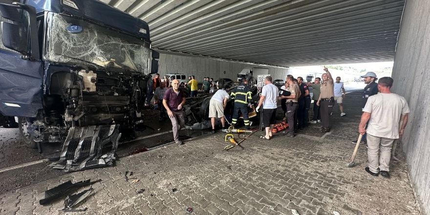 Samsun'a gelen tır kaza yaptı 3 ölü 4 yaralı