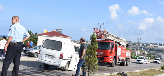 samsun-sinop-yolunda-kaza;2-yarali-001.jpg samsun-sinop-yolunda-kaza;2-yarali-001.jpg