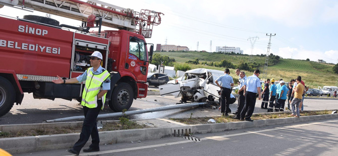samsun-sinop-yolunda-kaza;2-yarali-002.jpg samsun-sinop-yolunda-kaza;2-yarali-002.jpg