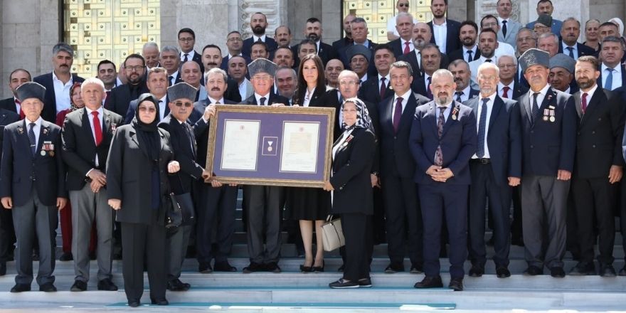 samsuna-istiklal-madalyasi-tbmmde-duzenlenen-torenle-takdim-edildi-5.jpg