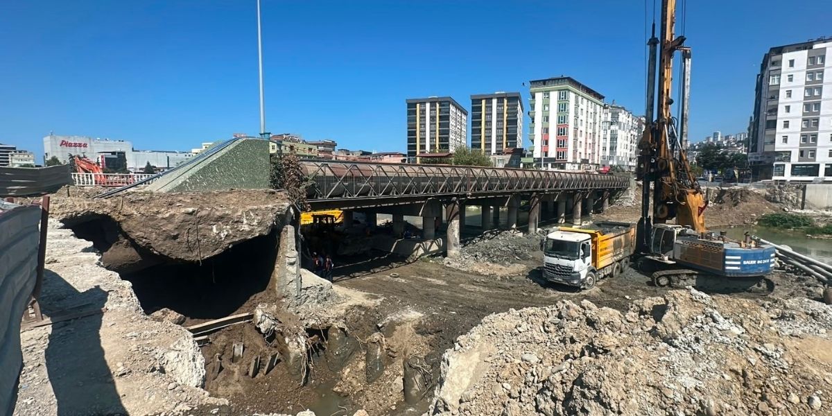 samsunda-100-yil-koprusu-trafige-kapatildi-001.jpg