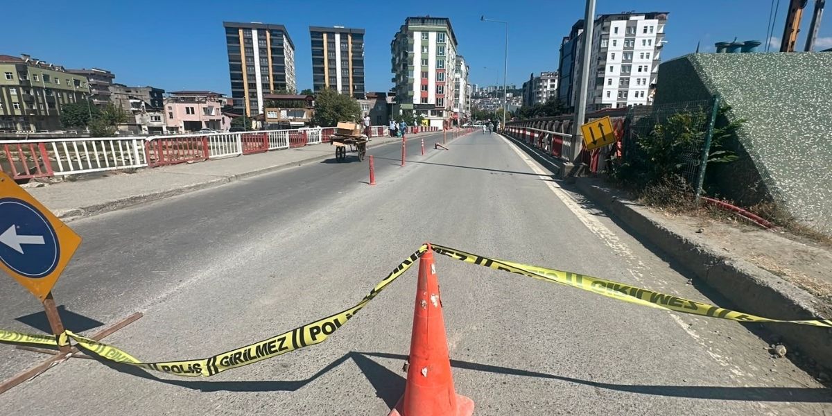 samsunda-100-yil-koprusu-trafige-kapatildi-002.jpg