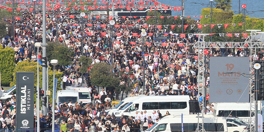samsunda-19-mayis-coskusu-trafigi-kilitledi-4.jpg