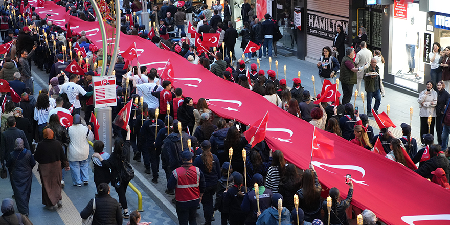 samsunda-1919-metrelik-bayrakla-19-mayis-coskusu-1.jpg