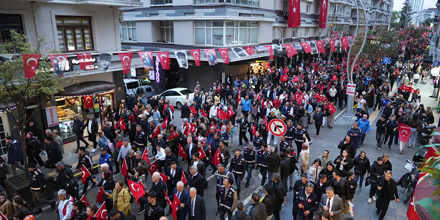 samsunda-1919-metrelik-bayrakla-19-mayis-coskusu-3.jpg