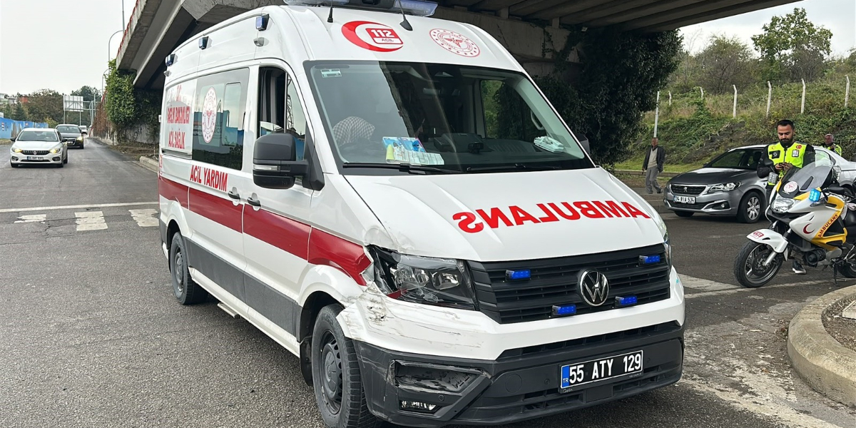 samsunda-ambulans-carpismasi.jpg