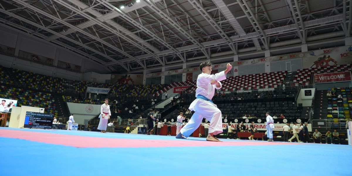 samsunda-bin-247-sporcu-tatamiye-cikti-001.jpg