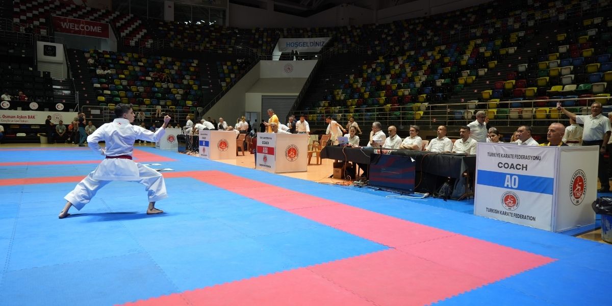 samsunda-bin-247-sporcu-tatamiye-cikti-003.jpg