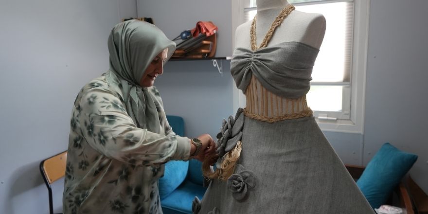 samsunda-buyuksehir-belediyesi-tarafindan-kurulan-kenevir-ve-ipek-dokuma-atolyesi-dogretmeye-devam-ediyor-kavurucu-yaz-sicaklarinda-nefes-aldiran.jpg