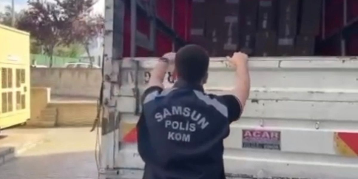 samsunda-kamyonetten-1-milyon-350-bin-kacak-makaron-cikti-001.jpg