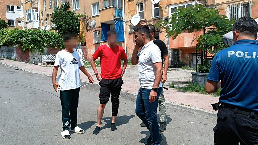 samsunda-mahalle-kavgasinda-polis-basindan-yaralandi-1.jpg