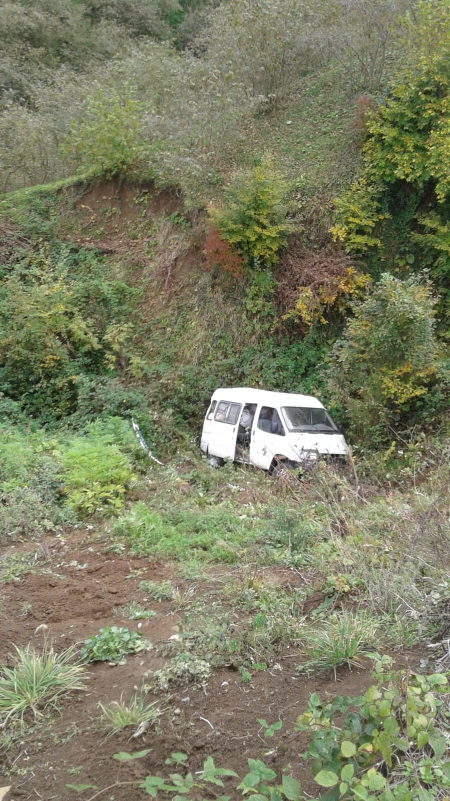 samsunda-minibus-sarampole-yuvarlandi-1-olu-1-yarali.jpg