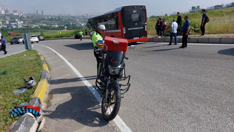 samsunda-motosiklet-belediye-otobusuyle-carpisti-1-yarali.jpg