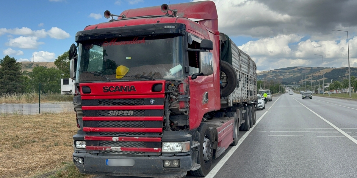 samsunda-tir-dolmusa-carpti-001.jpg