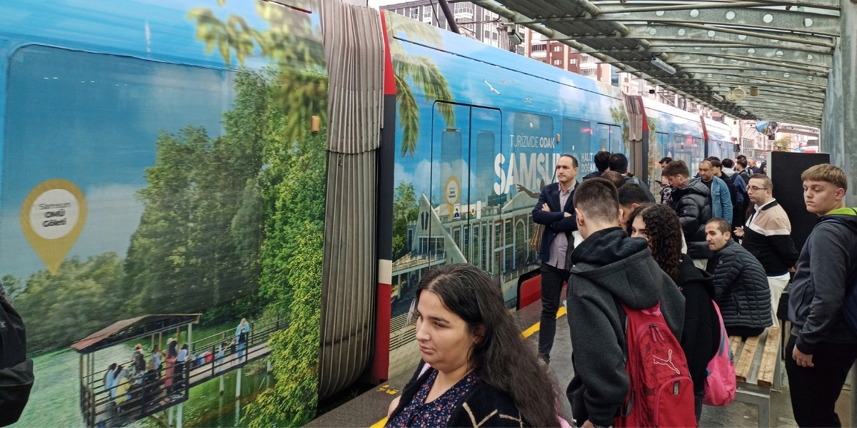 samsunda-tramvay-yogunlu-001.jpg