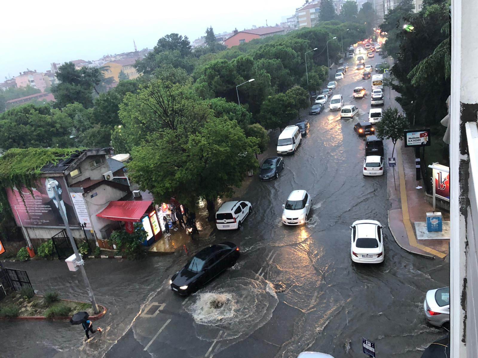 samsunda-yagan-saganak-yagmur-sevincle-karsilandi-007.jpg