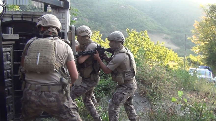 samsunda-yasa-disi-bahis-sitesine-operasyon-9-gozalti-1.jpg