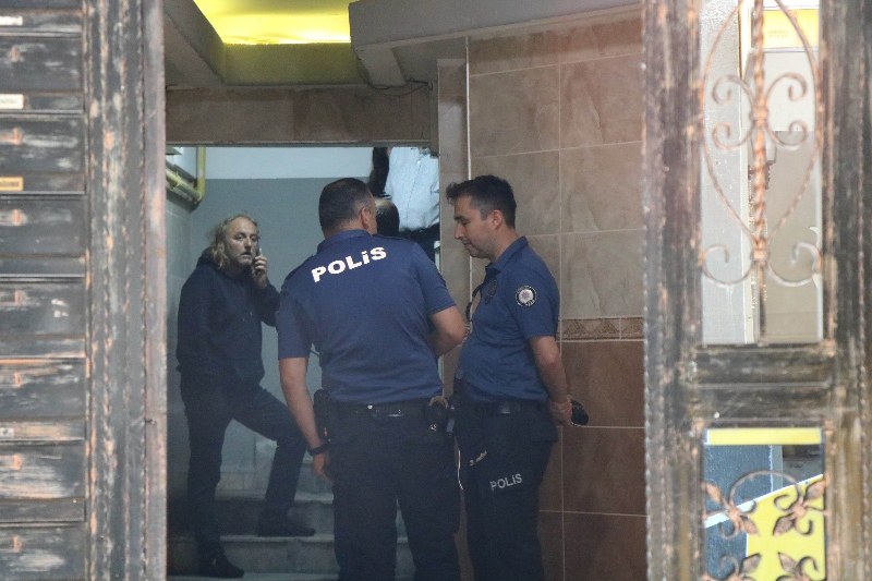 samsunda-yasli-adam-asansor-bosluguna-dustu-004.jpg