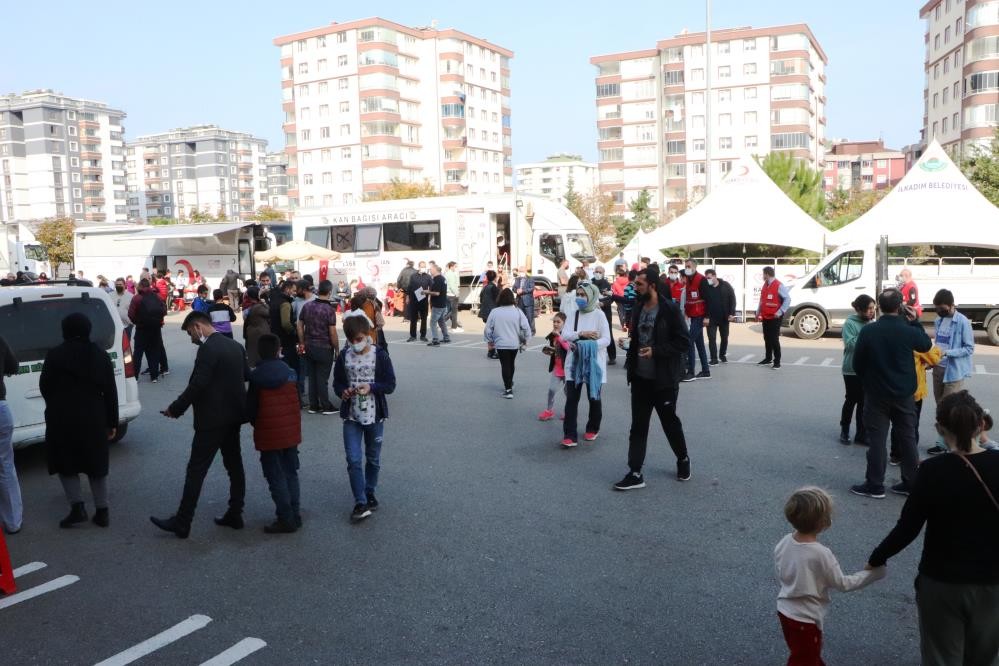 samsundaki-okuldan-bir-turkiye-rekoru-daha-1-gunde-bin-410-litre-kan-topladi.jpg