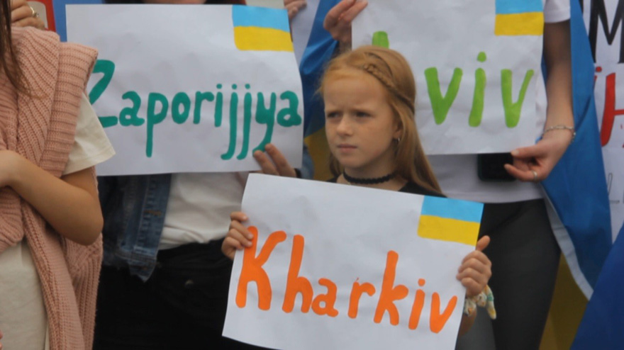 samsundaki-ukraynalilar-fuze-saldirisini-protesto-etti-002.jpg
