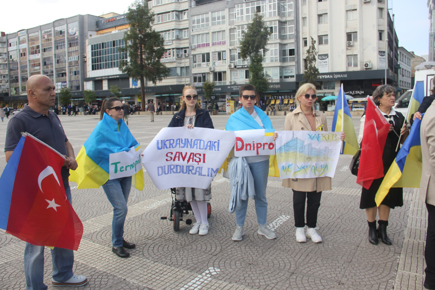 samsundaki-ukraynalilar-fuze-saldirisini-protesto-etti-004.jpg