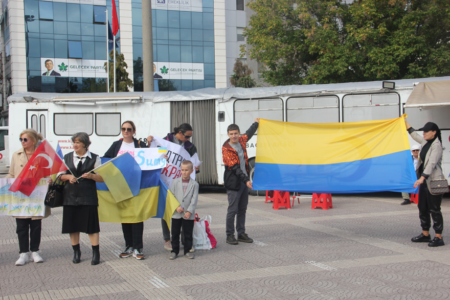 samsundaki-ukraynalilar-fuze-saldirisini-protesto-etti-005.jpg