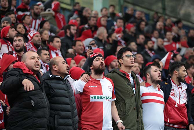 samsunspor-1-puan-ile-donuyor-3.jpg