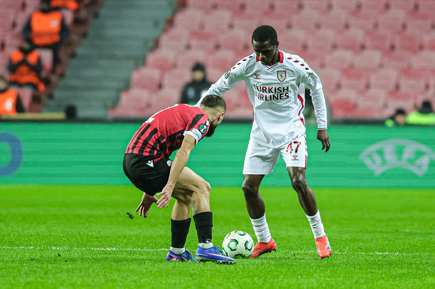 samsunspor-avrupada-adini-16-ya-yazdirdi-4.jpg