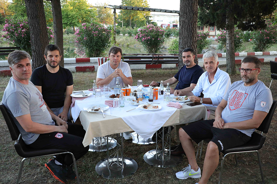 samsunspor-barbeku-partisinde-bulustu1.jpg